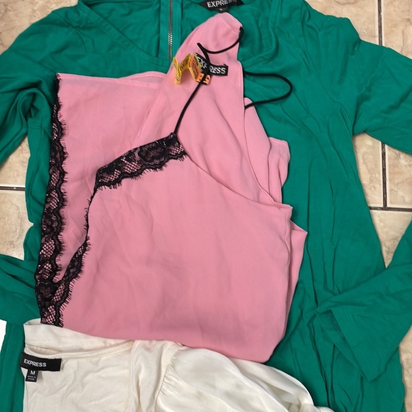 Express medium bundle lot - Picture 3 of 3